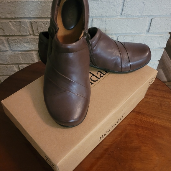 Bjorndal "Bessie" shoes size 8M Brown - Picture 5 of 5